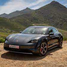 RENT PORSCHE TAYCAN 4 CROSS TURISMO 2022 IN DUBAI-pic_4