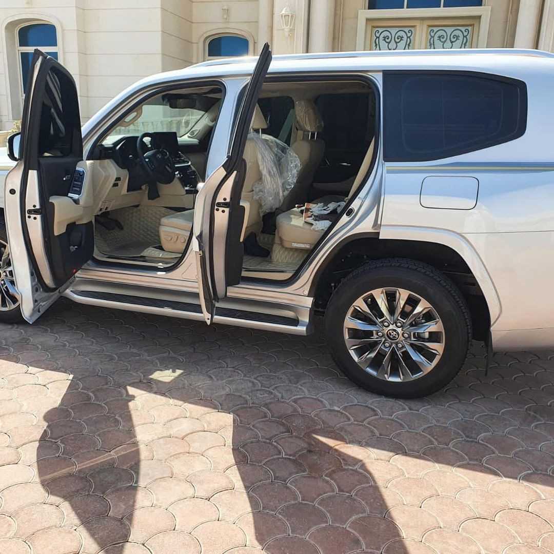 2025 Toyota Land Cruiser VXR-pic_6