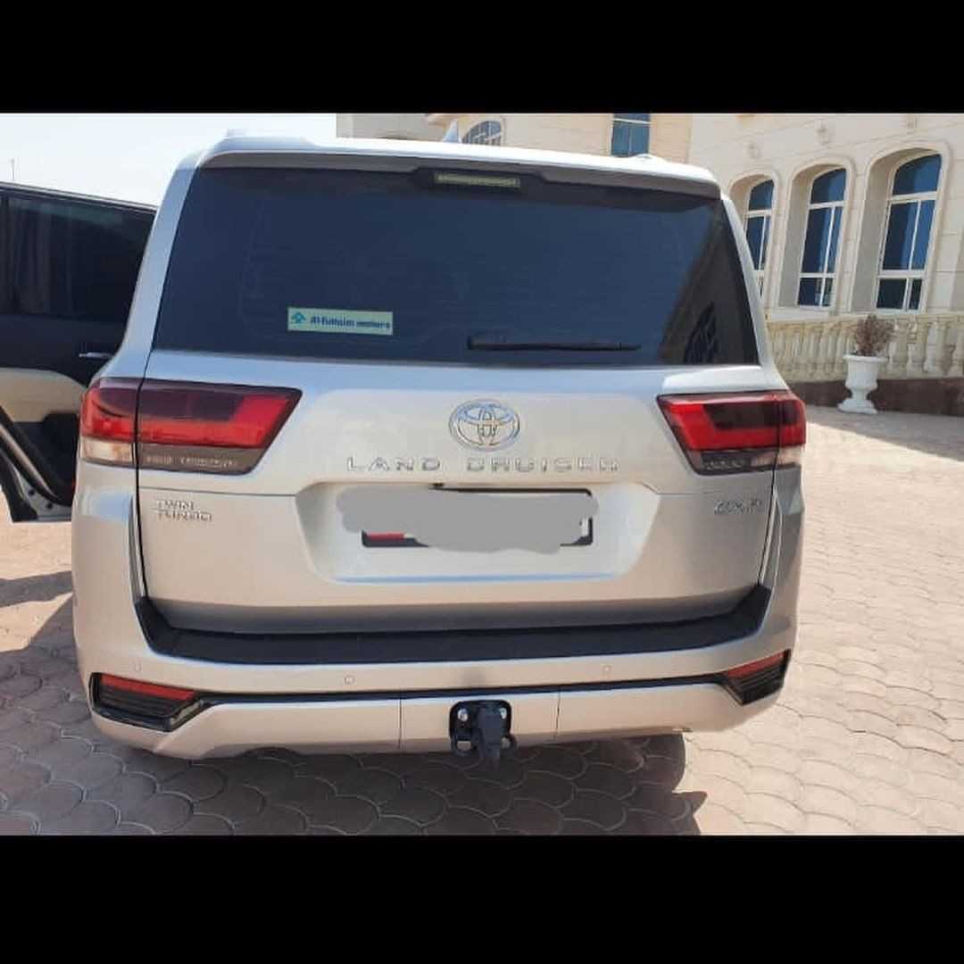 2025 Toyota Land Cruiser VXR-pic_3