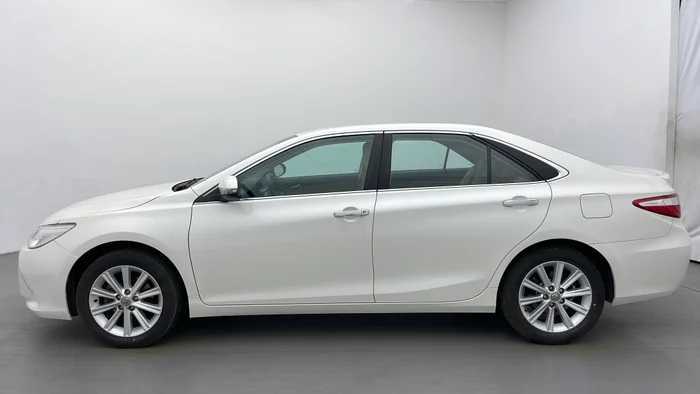 Rent a Toyota Camry SE 2016-pic_3
