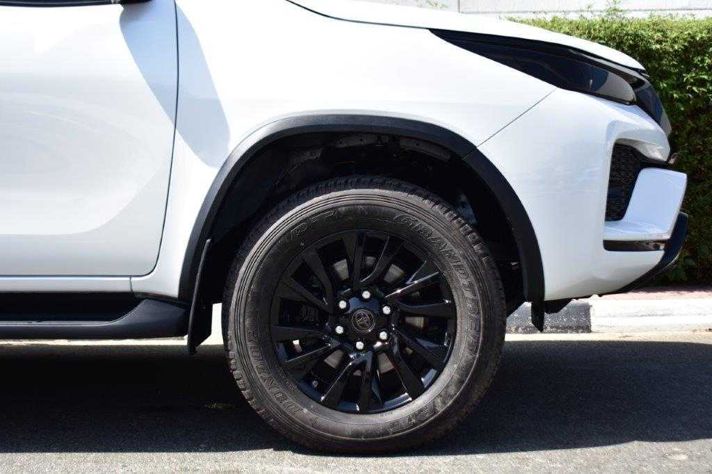 TOYOTA FORTUNER LEGENDER-pic_5