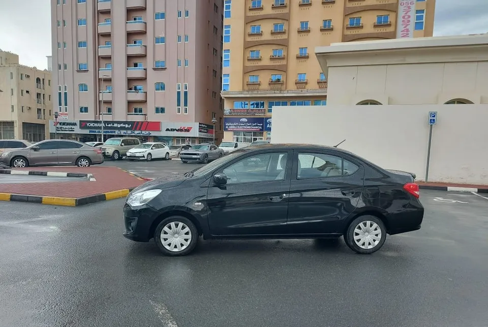 Mitsubishi Mirage G4 Es 2017 Black 1.2 L-pic_2