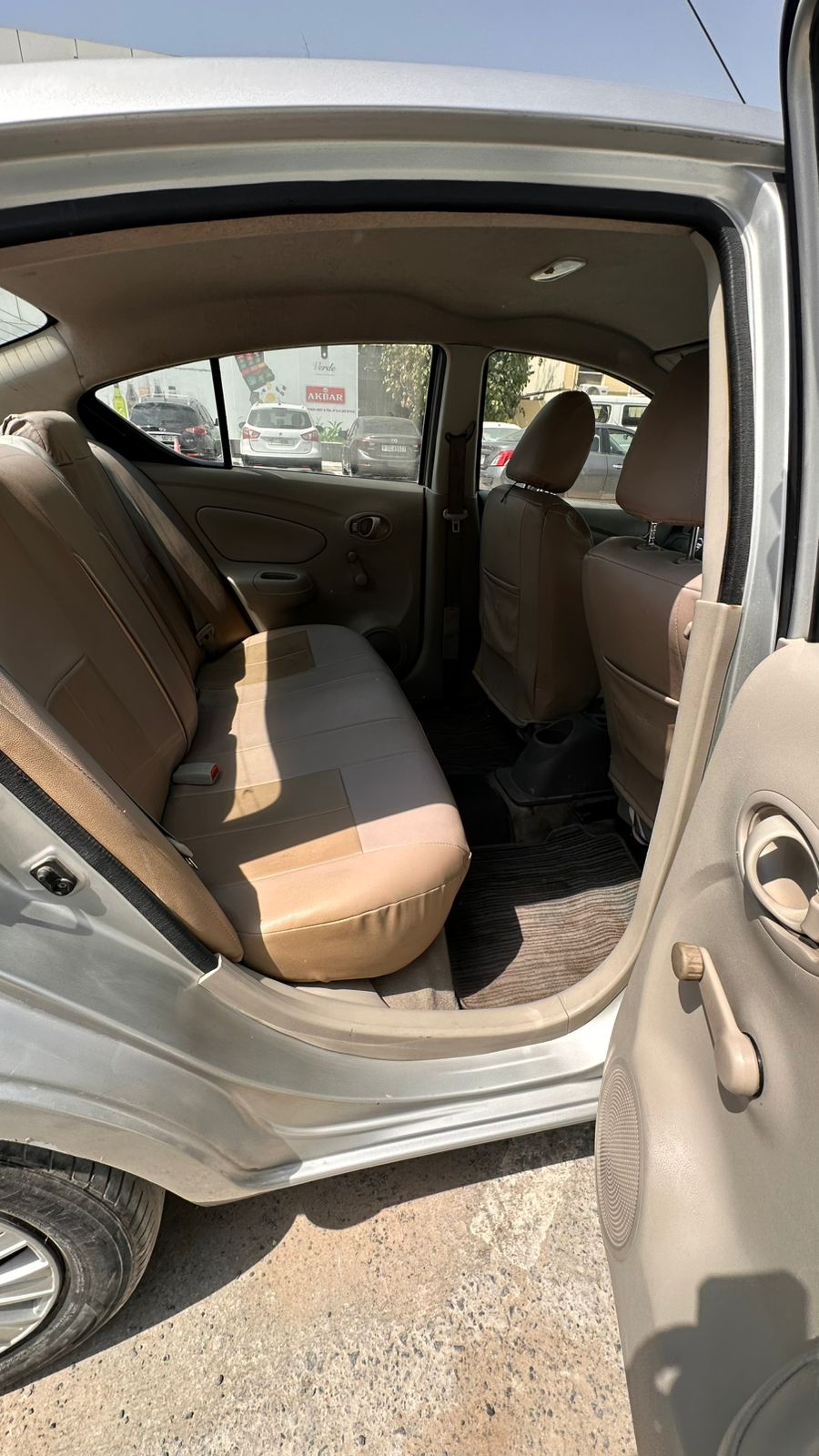 Nissan Sunny 2014 Silver-pic_3