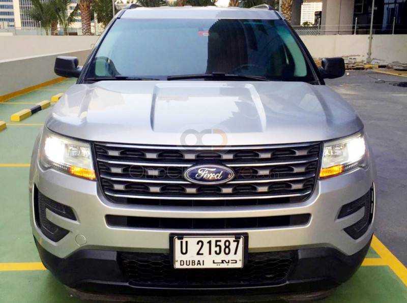 Rent Ford Explorer 2017 in Dubai - Comfortable SUV-pic_3