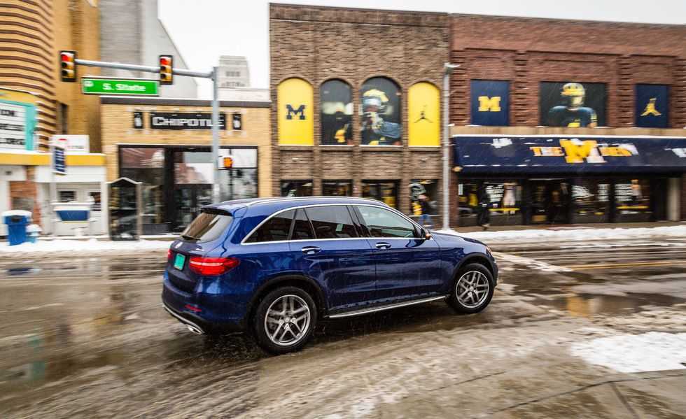 Rent Mercedes GLC 350E HYBRID-pic_5